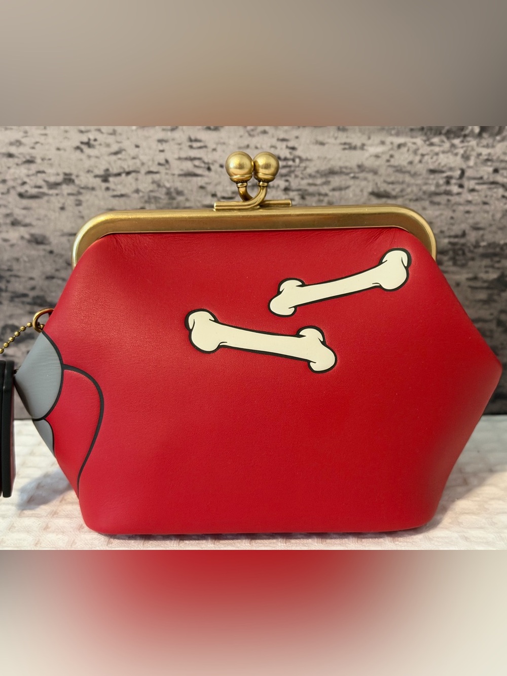 NWT Disney X Coach Kisslock Frame Bag with Sleepy Pluto Red Brass CDL98 - Picture 3 of 13